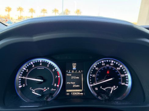 Used 2015 Toyota Highlander Limited image 10