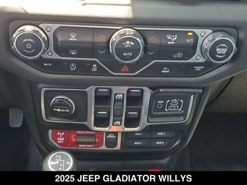 Used 2025 Jeep Gladiator Sport AWD/4WD image 23