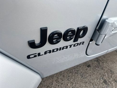 Certified 2022 Jeep Gladiator Sport image 24