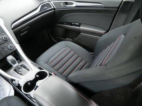 Used 2016 Ford Fusion SE image 11