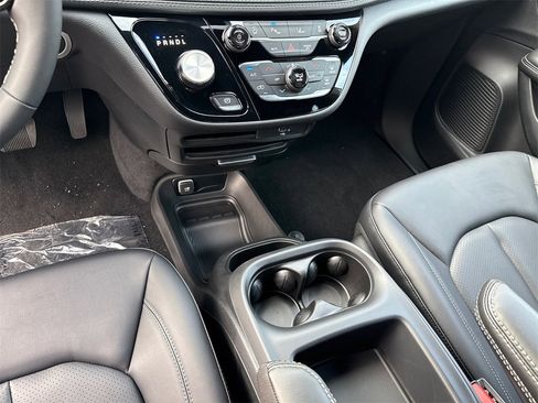 New 2026 Chrysler Pacifica Select w/ S Appearance Package image 28