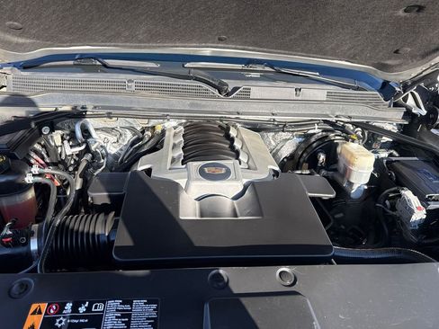 Used 2018 Cadillac Escalade Luxury image 11