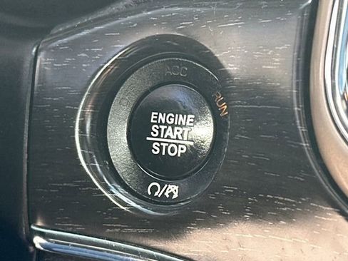 Used 2017 Jeep Grand Cherokee Limited AWD/4WD image 36