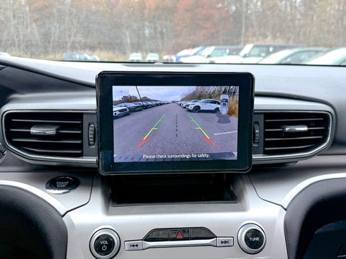 Certified 2022 Ford Explorer XLT w/ Equipment Group 202A image 28