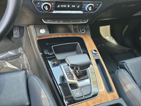 Used 2024 Audi Q5 e Premium Plus AWD/4WD image 11