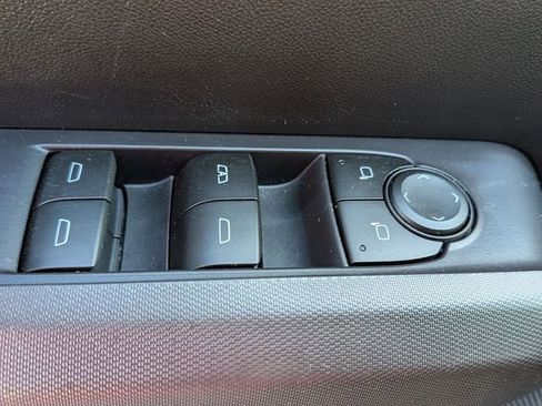 Used 2023 Chevrolet Colorado LT RWD image 12