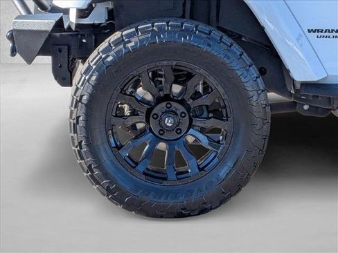 Used 2017 Jeep Wrangler Unlimited Sahara w/ Connectivity Group image 20