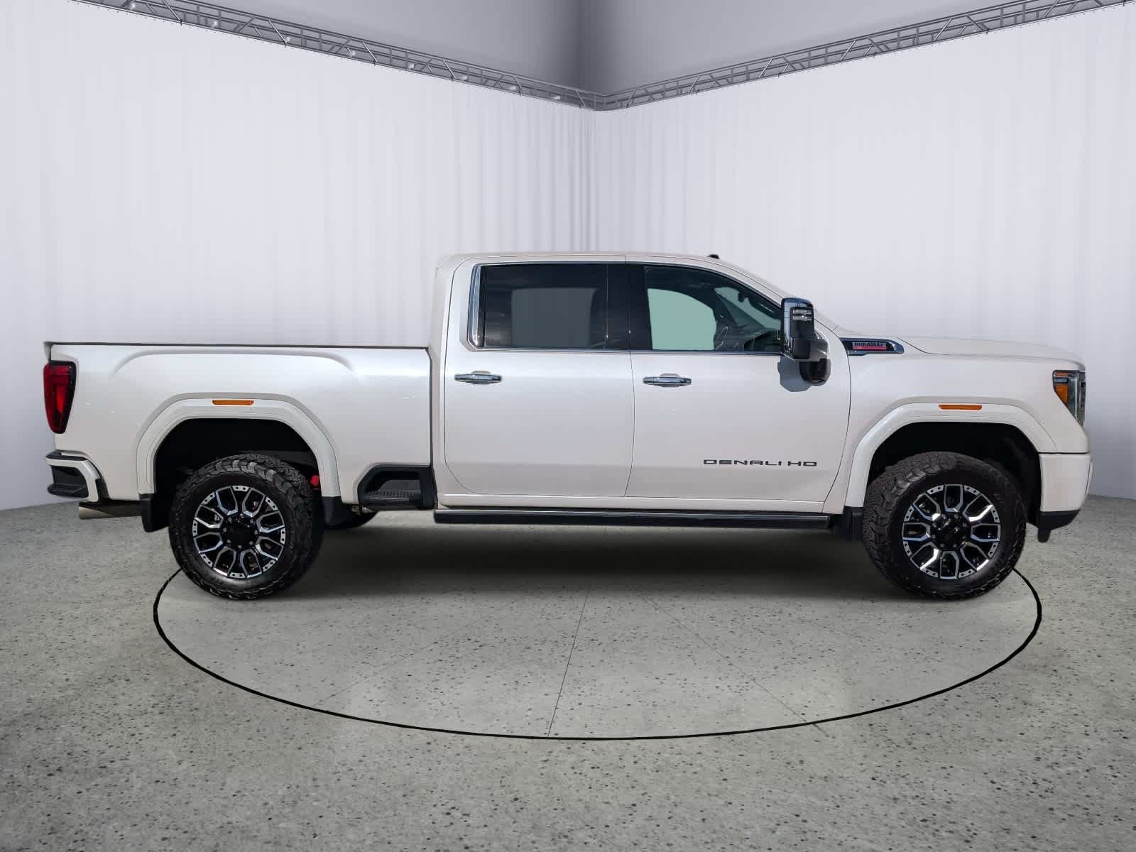 Certified 2023 GMC Sierra 3500 Denali w/ Denali Ultimate Package AWD/4WD image 2