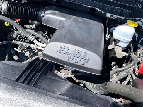 Used 2022 RAM 1500 Classic SLT AWD/4WD image 36