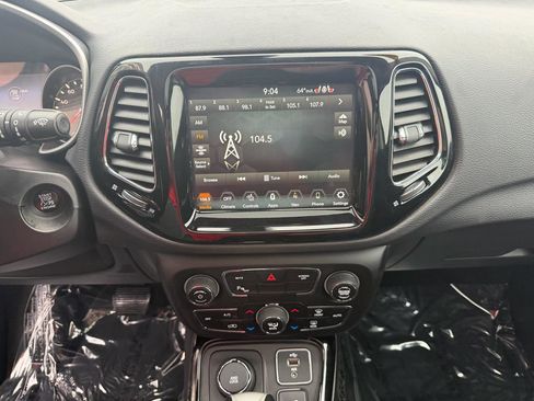 Used 2018 Jeep Compass Limited w/ Navigation Group image 27