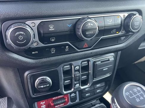 Used 2024 Jeep Wrangler Unlimited Sport AWD/4WD image 25