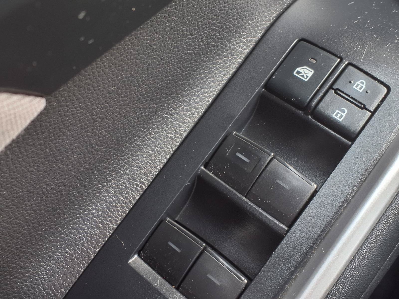 Used 2022 Toyota Highlander LE FWD image 13