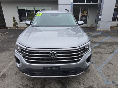 Used 2025 Volkswagen Atlas SE image 9