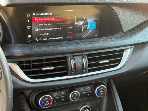 Used 2023 Alfa Romeo Stelvio Sprint image 18