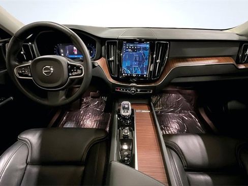 Certified 2023 Volvo XC60 B5 Ultimate w/ Climate Package image 17