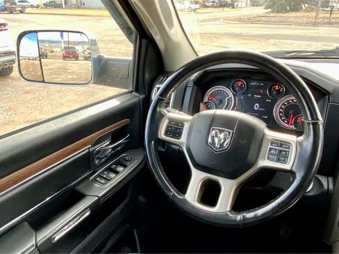 Used 2018 RAM 1500 Laramie image 36