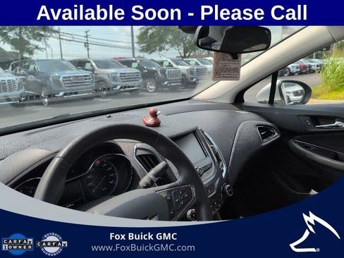 Used 2017 Chevrolet Cruze LT w/ Convenience Package FWD image 9