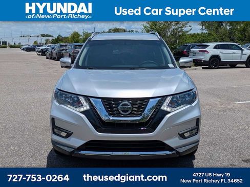 Used 2018 Nissan Rogue SV w/ Premium Package FWD image 8
