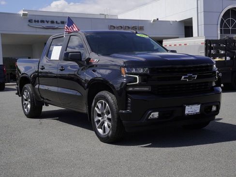 Used 2022 Chevrolet Silverado 1500 RST w/ Z71 Off-Road Package AWD/4WD image 2