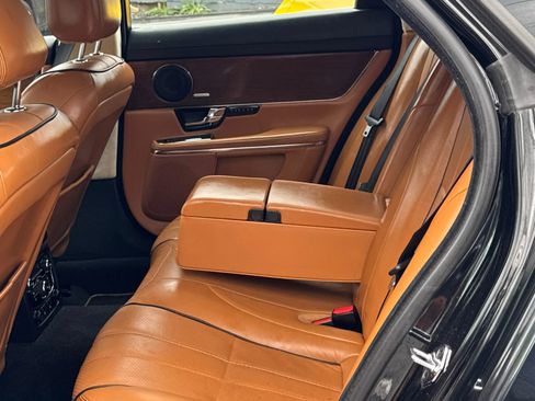 Used 2011 Jaguar XJ Supercharged image 10