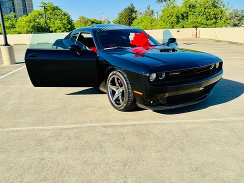 Used 2016 Dodge Challenger R/T Plus image 41