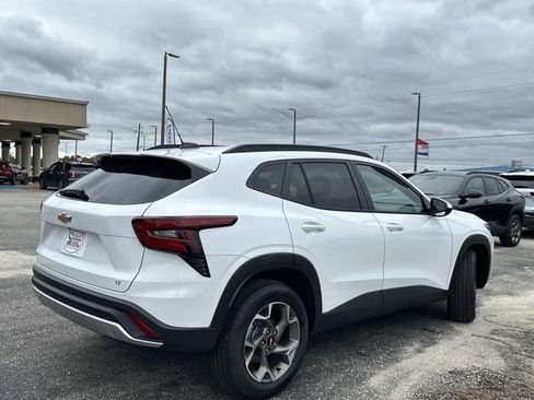 New 2026 Chevrolet Trax LT w/ LPO, Blackout Package image 11