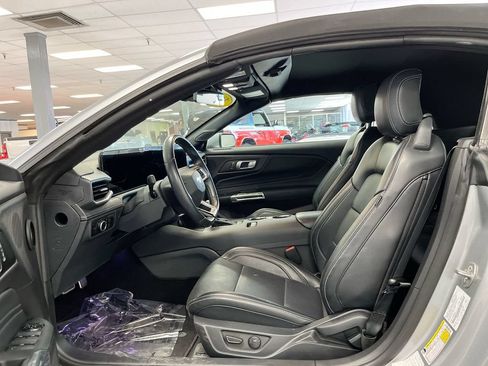 Used 2025 Ford Mustang Premium RWD image 14