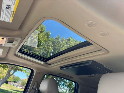 Used 2012 Cadillac Escalade ESV Luxury AWD/4WD image 11