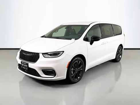 New 2026 Chrysler Pacifica Select FWD image 3