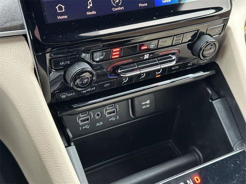 Used 2024 Jeep Grand Cherokee Limited image 26