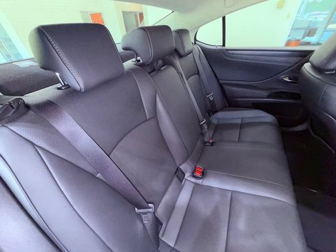 Used 2025 Lexus ES 300h w/ Premium Package FWD image 14