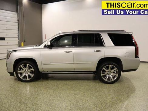 Used 2017 Cadillac Escalade Platinum image 4