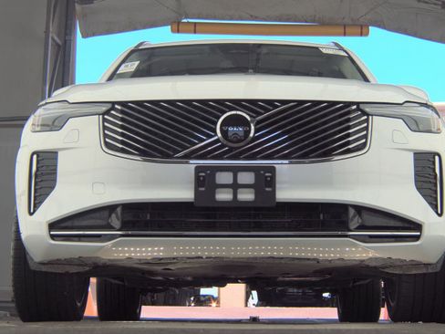 Used 2025 Volvo XC90 B6 Plus AWD/4WD image 14