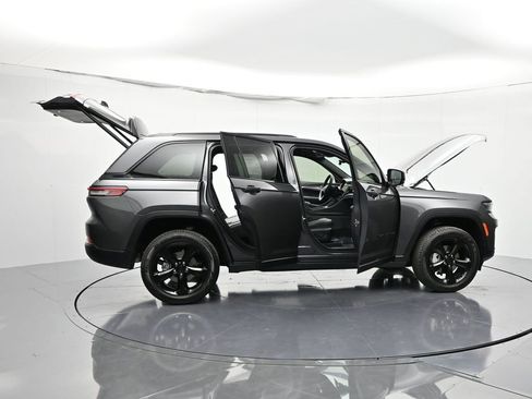 New 2025 Jeep Grand Cherokee Limited w/ Black Appearance Package image 44