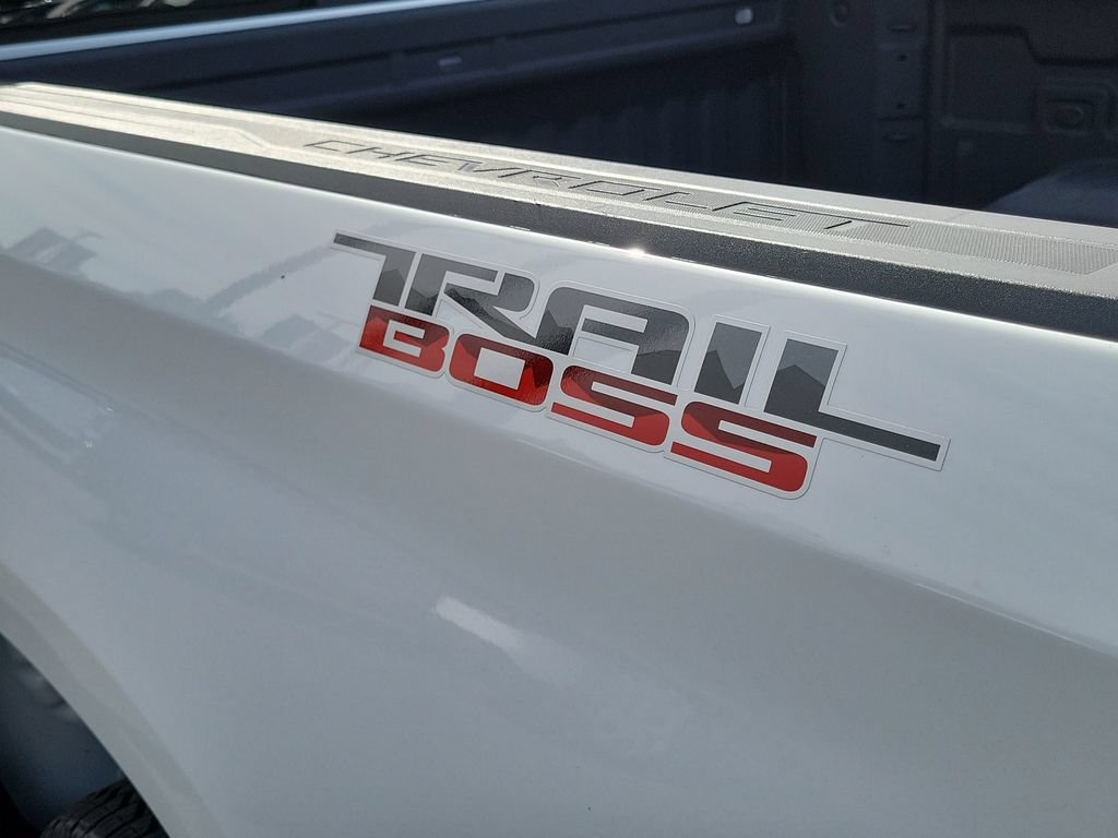 Used 2026 Chevrolet Silverado 1500 LT Trail Boss w/ Safety Package AWD/4WD image 27