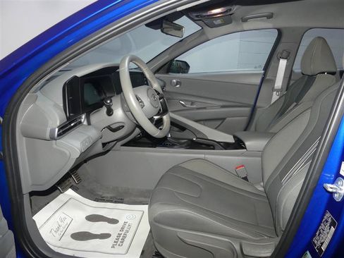 Used 2025 Hyundai Elantra Sport FWD image 21