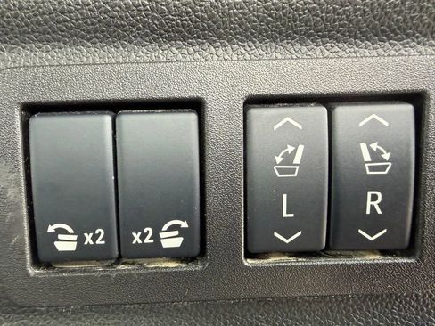 Used 2025 GMC Yukon Denali image 12