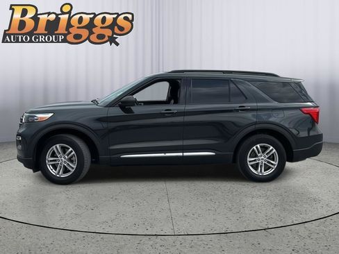 Used 2023 Ford Explorer XLT w/ Equipment Group 202A AWD/4WD image 4