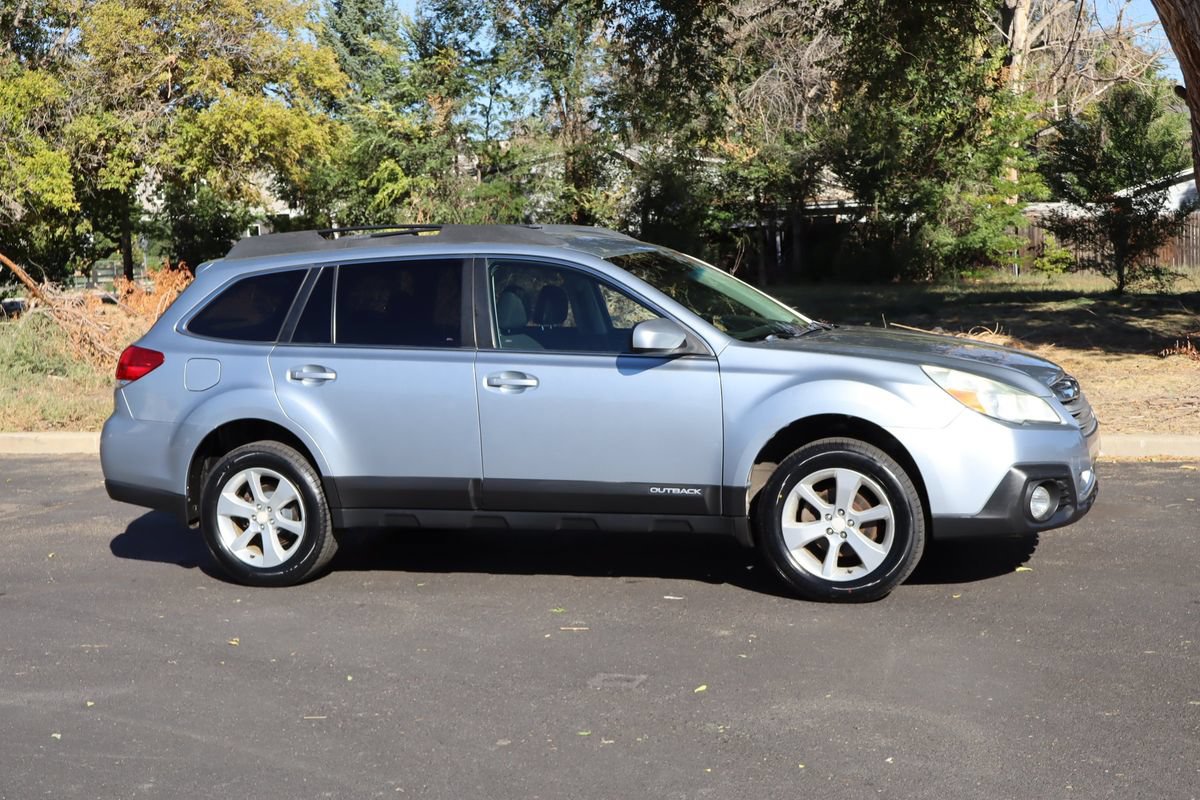 Used 2013 Subaru Outback 2.5i Premium AWD/4WD image 2