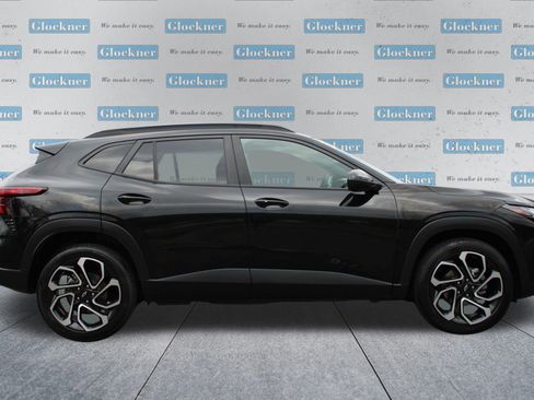 Used 2025 Chevrolet Trax RS w/ Sunroof Package image 4