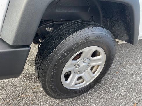 Used 2018 Jeep Wrangler Unlimited Sport w/ Connectivity Group image 33