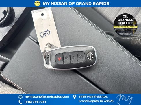 Used 2023 Nissan Rogue SV AWD/4WD image 36