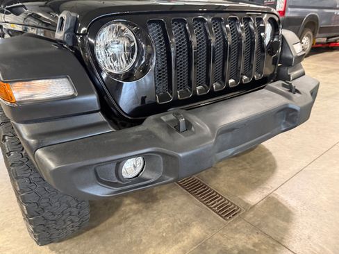 Used 2022 Jeep Wrangler Unlimited Sport w/ Cold Weather Group AWD/4WD image 2