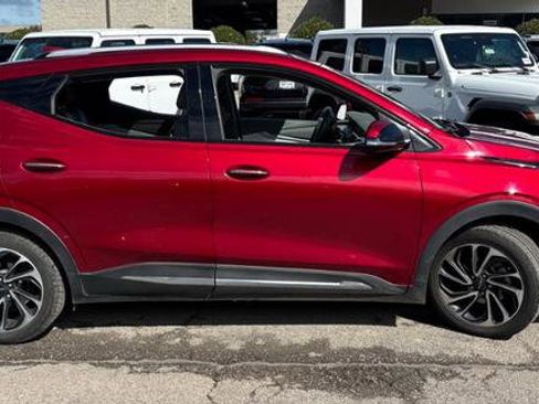 Used 2023 Chevrolet Bolt EUV Premier w/ Sun & Sound Package image 4