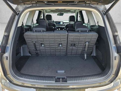 Used 2024 Kia Telluride EX w/ EX Captain's Chair Package FWD image 6