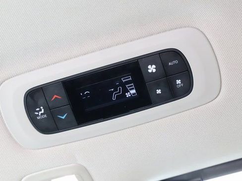 Used 2024 Chrysler Pacifica Limited image 22