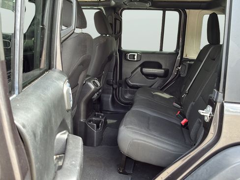 Used 2020 Jeep Wrangler Unlimited Sport S AWD/4WD image 16
