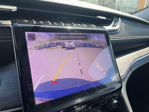 Used 2023 Jeep Grand Cherokee L Limited image 4