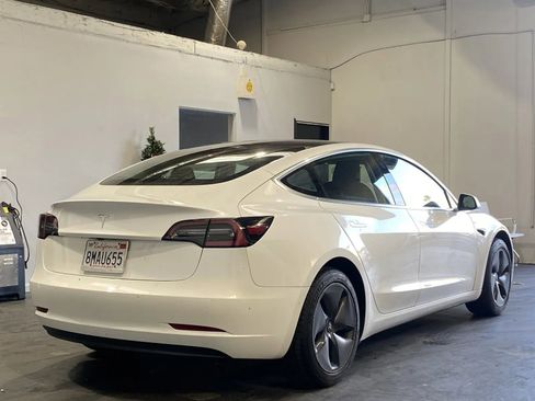 Used 2019 Tesla Model 3 Standard Range Plus image 4