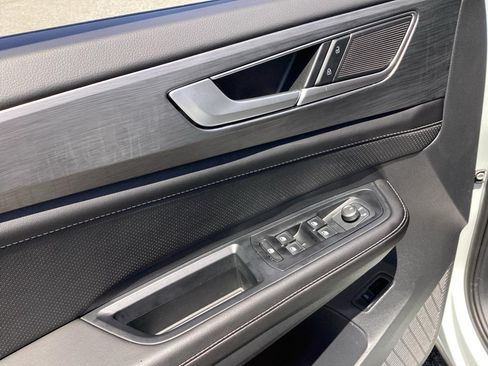 Certified 2026 Volkswagen Atlas Cross Sport SE w/ Panoramic Sunroof Package FWD image 32